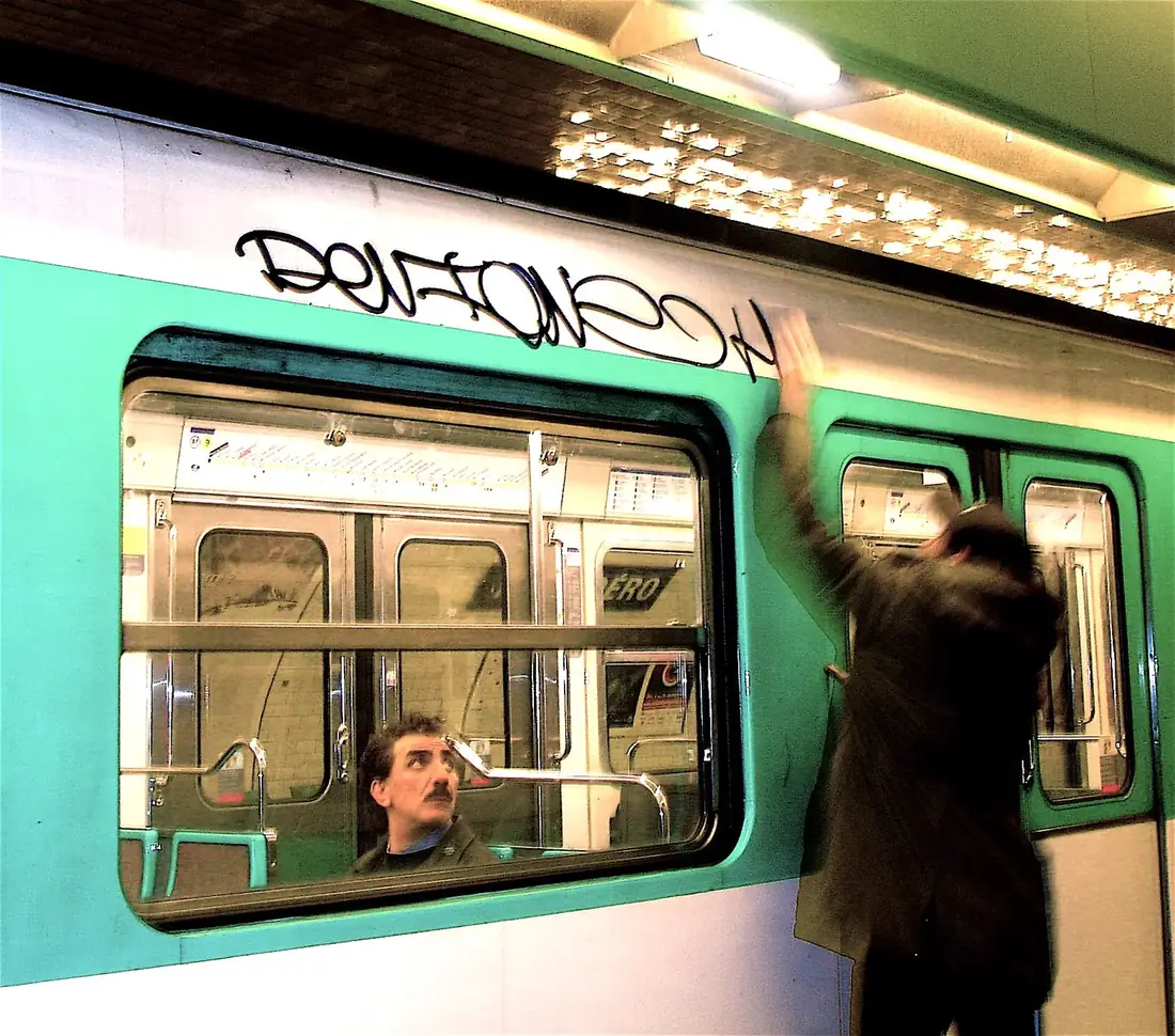 Painting a metro car window in Paris